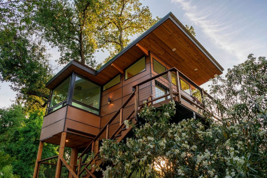 airbnb luxury tree house